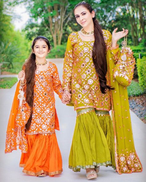 Haldi Ceremony Dress, Walima Ideas, Capri Designs, Salwar Kurti, Baby Dress Embroidery, Mom Daughter Outfits, Kids Party Wear Dresses, Haldi Outfits