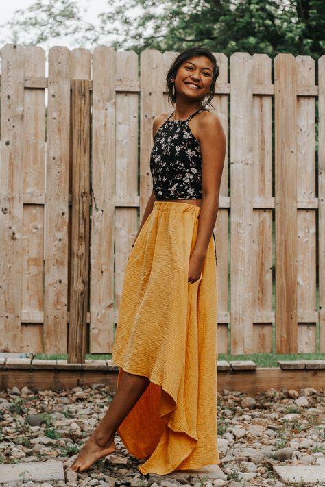 Make this cute, summery, boho skirt using this free pattern. The high low look is super flattering, and this skirt needs to be in your wardrobe ASAP! #bohostyle #bohoskirt #bohemianfashion Diy High Low Skirt, Skirt Pattern Free Sewing, Linen Skirt Pattern, High Low Skirt Pattern, Boho Clothing Patterns, Diy Skirt Pattern, Boho Skirt Pattern, Boho Skirt Outfit, Sewing Your Own Clothes