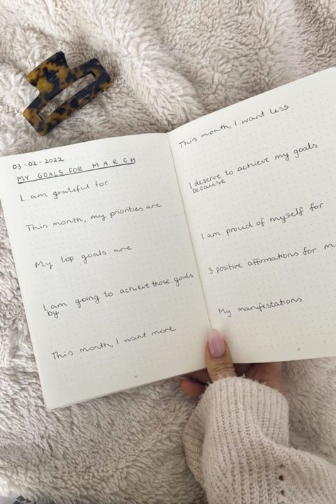 Monthly Journal Prompts, Goals For The Month, Journal Prompts For Mental Health, New Month New Goals, Refresh Your Mind, Monthly Journal, Teenage Books To Read, New Goals, Monthly Goals