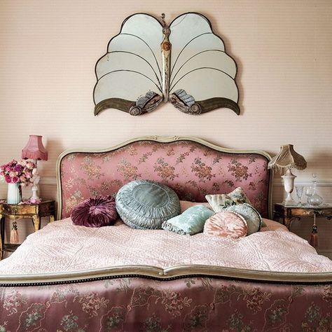 Pearl Lowe no Instagram: “‘When I first set eyes on the Georgian property we live in today my heart sang, as I knew I had found the house of my dreams. Built in the…” Pearl Lowe, Butterfly Bedroom, Pink Bed, Interior Design Books, Apartment Inspiration, Dream House Decor, New Room, Home Decor Inspiration, Bedroom Inspirations