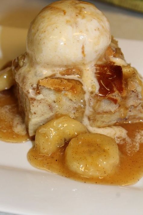 Disney’s Ohana Bread Pudding _ The bread pudding with bananas foster sauce looks so yummy. Ohana Bread, Poor Mans Pudding, Bananas Foster Sauce, Tandoori Masala, Bread Pudding Recipe, Dessert Bread, Yummy Sweets, Pudding Recipes, Bread Pudding