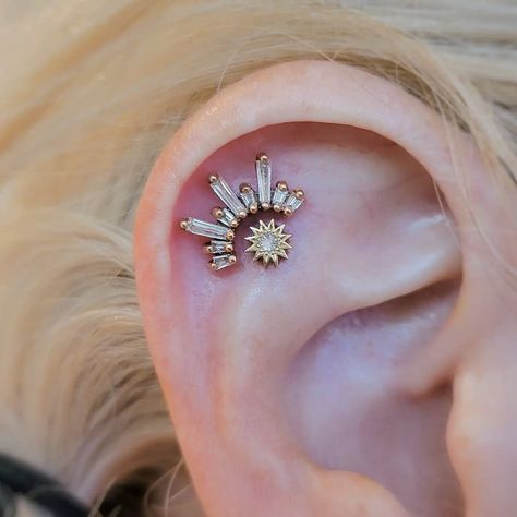 Stacked Earings Piercings, Triple Forward Helix Earrings, Diamond Smiley Piercing, Unique Helix Piercing, Flat Ear Piercing Jewelry, Discreet Piercings, Types Of Helix Piercings, Unique Ear Piercings Classy, Double Flat Piercing