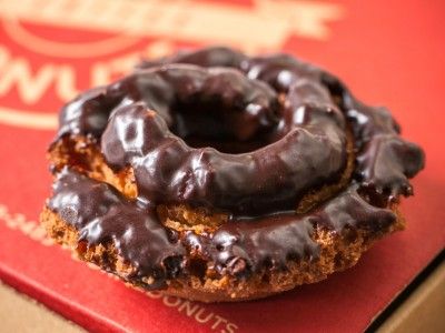 Make your own delicious donuts at home with our easy doughnut recipes for favorites such as glazed and sprinkles at Cooking Channel. Doughnut Recipes, Old Fashioned Donut, Doughnut Recipe Easy, Donut Recipe, Cake Chocolat, Food Network Canada, Doughnut Recipe, Chocolate Icing, Cooking Channel