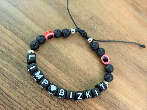 Jewelry 90s, Music Bracelet, Bands Bracelets, Band Bracelets, Pony Bead Bracelets, Funny Jewelry, Preppy Bracelets, Limp Bizkit, Friendship Bracelets With Beads