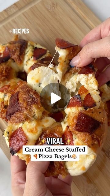 Stuffed Bagels Recipe, Cheese Stuffed Pizza, Stuffed Bagels, Bagel Pizza Recipe, Cream Cheese Pizza, Bagel Pizza, Oven Food, Stuffed Pizza, Cheese Mozzarella