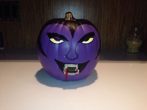 Purple vampire pumpkin that my dad made Purple Pumpkin Painting Ideas, Vampire Pumpkin Painting, Dracula Pumpkin, Purple Vampire, Calabazas Halloween, Vampire Pumpkin, Painting Pumpkins, Lab Week, Pumpkin Stands