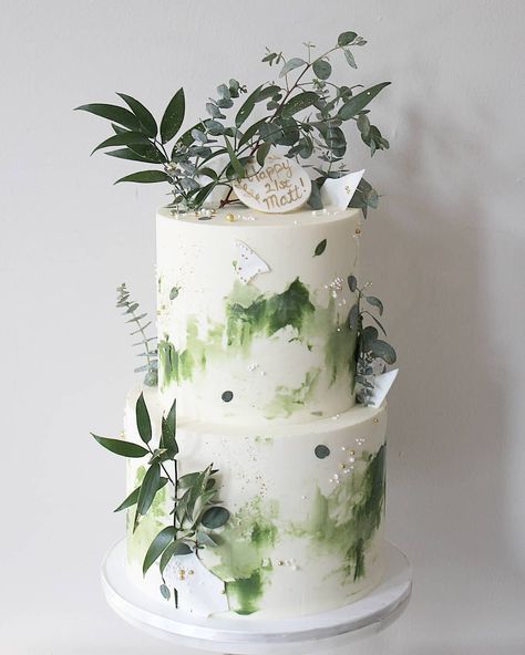 Green eucalyptus birthday cake Sage Green Marble Cake, Birthday Cake Green, Green Birthday Cakes, Soul Cake, 21st Cake, Green Cake, Ombre Cake, Green Eucalyptus, Fall Wedding Cakes