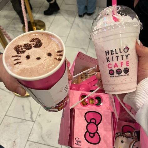 ꒰🍥 ꒱– i'm not the owner﹔☆༘⋆ ʚɞ Snacks Japonais, Images Hello Kitty, Hello Kitty Gifts, Kitty Cafe, Hello Kitty Rooms, Charmmy Kitty, Hello Kitty Accessories, Cute Snacks, Hello Kitty Birthday