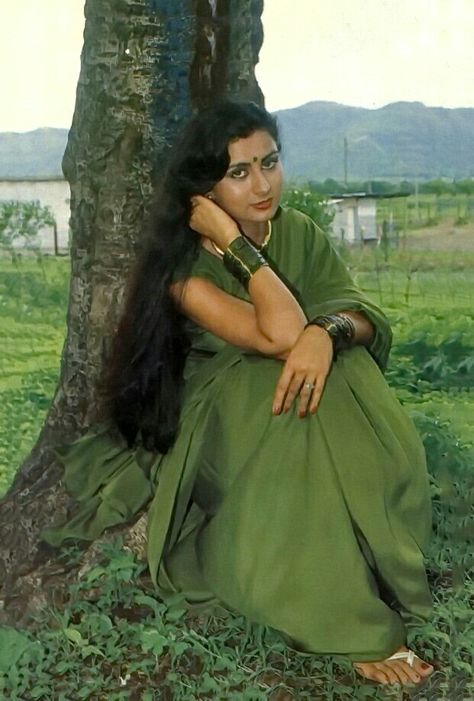 Poonam Dhillon Poonam Dhillon, Kashta Saree, Retro Bollywood, Bollywood Photos, Indian Photoshoot, Vintage Bollywood, Indian Aesthetic, Bollywood Girls, Bollywood Stars