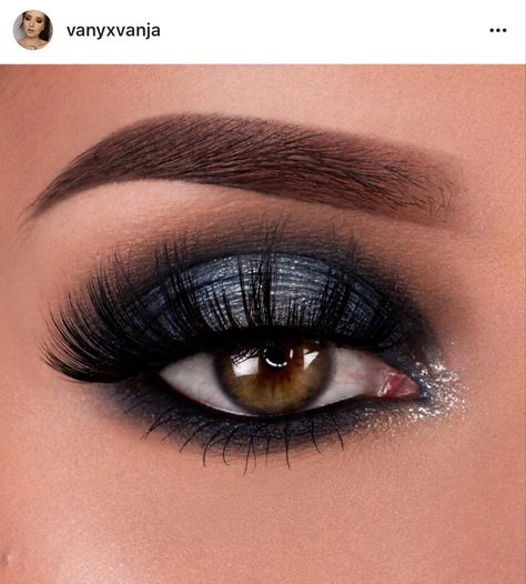 Rock Concert Makeup Looks, Rock Concert Makeup, Concert Makeup Looks, Mac Cosmetic, Make Up Designs, Black Eye Makeup, Concert Makeup, Makeup Recipes, Shimmer Eye Makeup