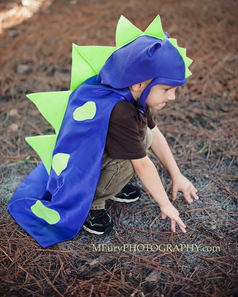 Halloween Dinosaur Costume Kids - with 3D spikes and scales - Easy and Unique childrens costume. $40.00, via Etsy. Tail Tutorial, Simple Halloween Costume, Dinosaur Roar, Dinosaur Dress, Kid Dress, Cape Costume, Survival Blanket, Dinosaur Costume, Dino Birthday