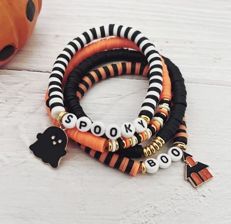 Aesthetic Fall Clay Bead Bracelets, Preppy Halloween Bracelet Ideas, Fall Bracelet Ideas, Spooky Summer, Halloween Beaded Jewelry, Bracelets With Charms, Pulseras Kandi, Colorful Bead Bracelets, Clay Bead Necklace