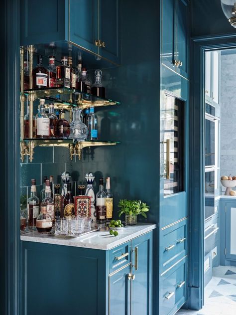 Tori Rubinson's Colonial Parkway - The Glam Pad Tori Rubinson, Turret Room, Bar Shelves, Bar Inspiration, Small Pantry, Home Bar Designs, Beautiful Bars, Blue Cabinets, White Marble Countertops