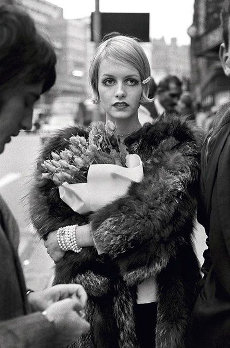 Twiggy Hair, Terry O Neill, Swinging Sixties, Look Short, By Terry, Moda Vintage, 60s Fashion, Flower Lover, Flower Child