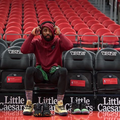 2nd half of the season for the Celtics start today. #KyrieIrving with the Kyrie 3 and 4 on standby. That black and yellow 4 is . Kyrie Irving Celtics, Old Nikes, Basketball Dunk, Kyrie 3, Basketball Theme, Nba Art, Yellow Nikes, Basketball Photography, People Poses