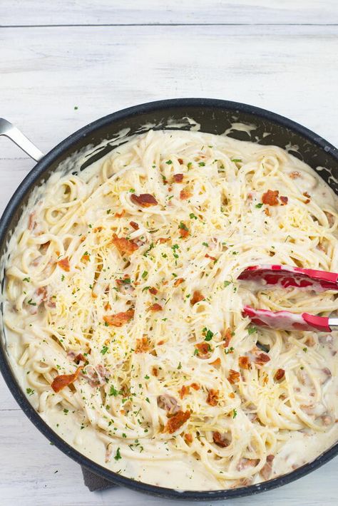 Smoked Gouda Sauce, Gouda Cream Sauce, Gouda Pasta Sauce, Smoked Gouda Cheese Sauce, Prego Alfredo Sauce Recipes, Gouda Pasta, Cheese Sauce For Chicken, Smoked Gouda Pasta, Alfredo With Bacon