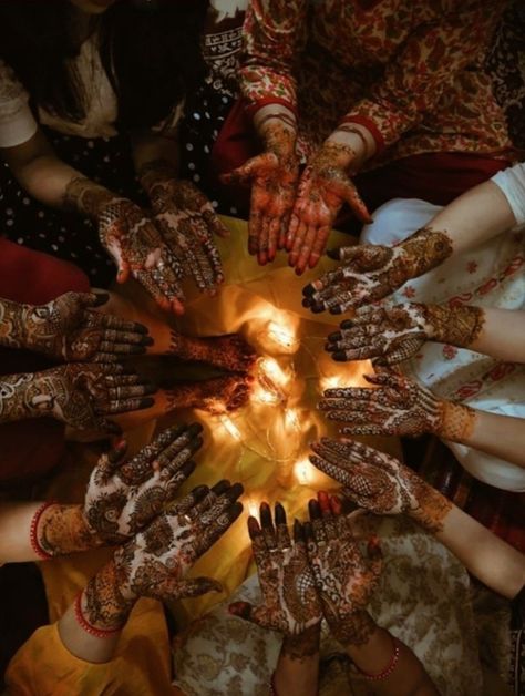 Desi aesthetic mehendi henna photo ideas indian wedding ideas inspo bride and bridesmaids group Mehndi Night Aesthetic, Indian Bridesmaid Aesthetic, Desi Bridesmaids Aesthetic, Mehndi Function Pics, Desi Wedding Bridesmaids, Mehendi Group Photos, Mendhi Function Ideas, Wedding Group Photos Indian, Mehendi Ceremony Aesthetic