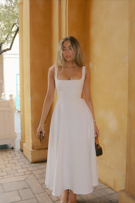 Cream Dress Outfit, Feminine Closet, Feminine Style Casual, Square Neck Midi Dress, Vacation Outfits Women, Sheer Tops, Midi Dress White, Princess Prom Dresses, Structured Dress