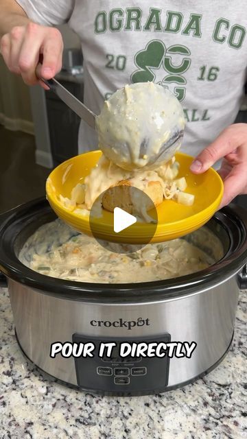 Slow Cooker Chicken Pot Pie Recipe, Food Dudes, Slow Cooker Chicken Pot Pie, Crockpot Chicken Pot Pie, Tiktok Food, Pot Pie Soup, Crock Pot Freezer, Easy Crockpot Chicken, Easy Chicken Pot Pie