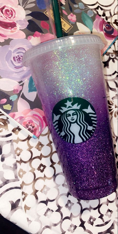 Customized tumblera Starbucks Cup Design, Starbucks Cup Art, Bling Top, Rhinestone Cups, Disney Cups, Custom Starbucks Cup, Starbucks Secret Menu, Custom Tumbler Cups, Tumbler Cups Diy