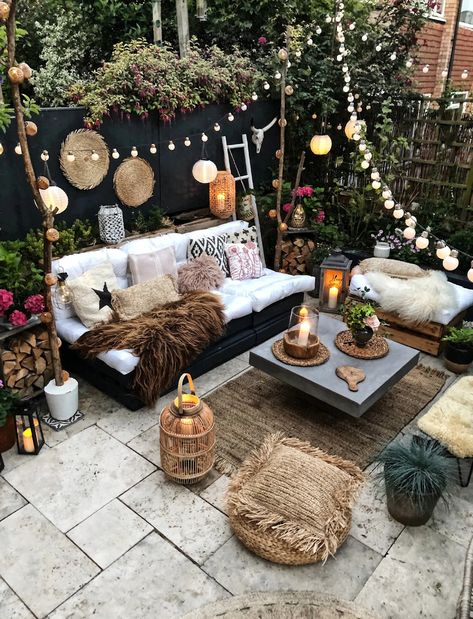 Bohemian Backyard Decor, Best Backyard Ideas, Bohemian Outdoor Spaces, Market Lights, Boho Backyard, Bohemian Backyard, Moroccan Garden, Bohemian Patio, Boho Looks