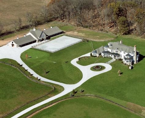 Horse Farm Layout, Dream Barn Stables, Horse Barn Designs, Dream Horse Barns, Horse Barn Plans, Farm Layout, Dream Life House, Dream Yard, Barn Plans