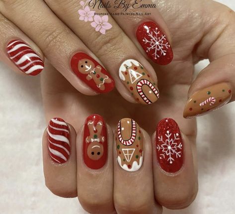 Christmas Nails 2023 Gingerbread, Cute Christmas Nails Gingerbread, Christmas Nails Gingerbread Man Pink, Gingerbread House Nail Art, Ginger Bread Nails Design, Christmas Nails Gingerbread Man, Ginger Bread Nail Designs, Gingerbread Cookie Nails, Thanksgiving Christmas Nails