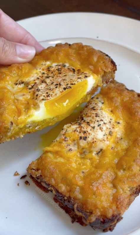 Cheesy Egg Toast (Fun & Easy Breakfast Idea) Morning Egg Recipes, Easy Breakfast For One, Easy Egg Recipes For Breakfast, Desserts With Eggs, Eggs Recipes For Breakfast, Breakfast Ideas For One, Breakfast Egg Ideas, Egg Cheese Toast, Egg Ideas