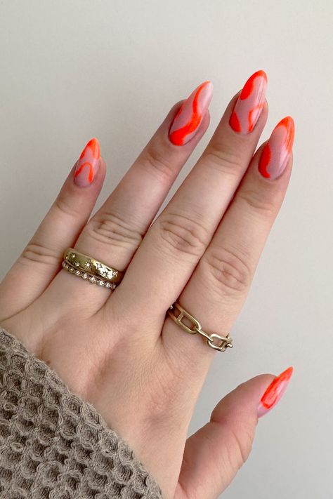 Bright Abstract Nails, Nude Long Nails, Cute Nails Short, Wave Nail Design, Wave Nails, Abstract Nails, Nails Beautiful, Nails Natural, Bright Nails