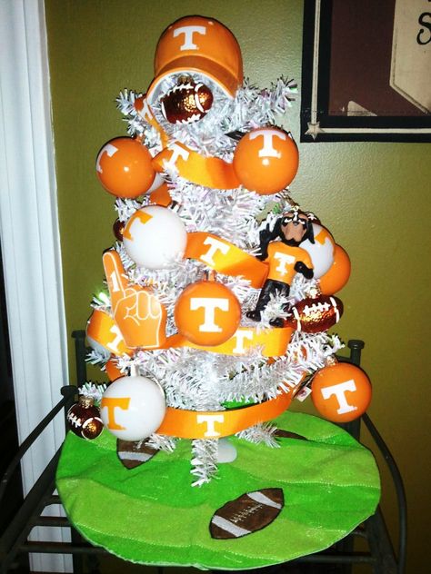 GO VOLS!!!! Tn Vols Christmas Tree, Vols Christmas Tree, Tennessee Decor, Volunteer Christmas, Tn Vols, Go Vols, House Divided, Rocky Top, Trees Christmas