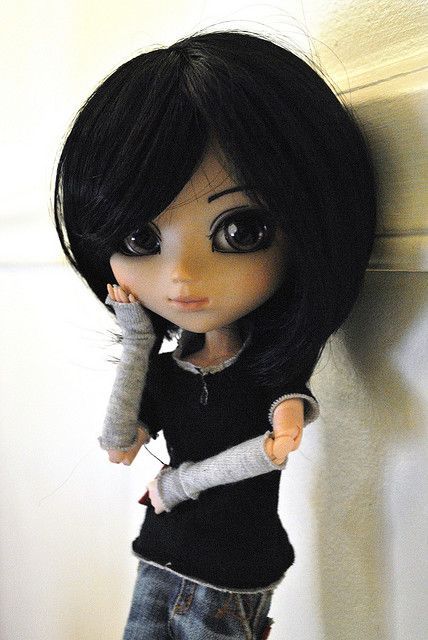 Blythe Doll Black Hair Tan Skin, Blythe Doll Black Hair Brown Eyes No Bangs, Blythe Dolls Black Hair No Bangs, Blythe Dolls Black Hair Side Bangs, Emo Blythe Doll, Big Eyes Doll, Doll Scenes, Gothic Dolls, Valley Of The Dolls