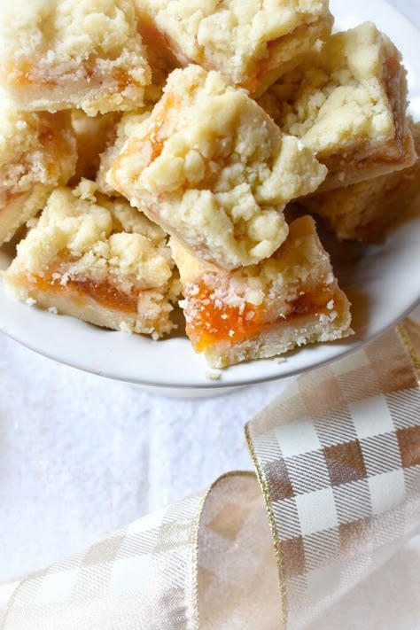 Almond Shortbread Bars, Apricot Bars Recipe, Apricot Bars, Almond Shortbread, Almond Pastry, Apricot Recipes, Fruit Bars, Shortbread Bars, Cookie Bar