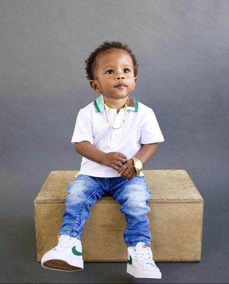 Baby Boy Birthday Outfit 1 Year, Baby Boy Photography 1 Year, 1st Birthday Boy Outfit Ideas, Boy Birthday Pictures, Boy Ootd, Baby Boy Birthday Outfit, Boy Jeans Outfit, Toddler Birthday Outfit