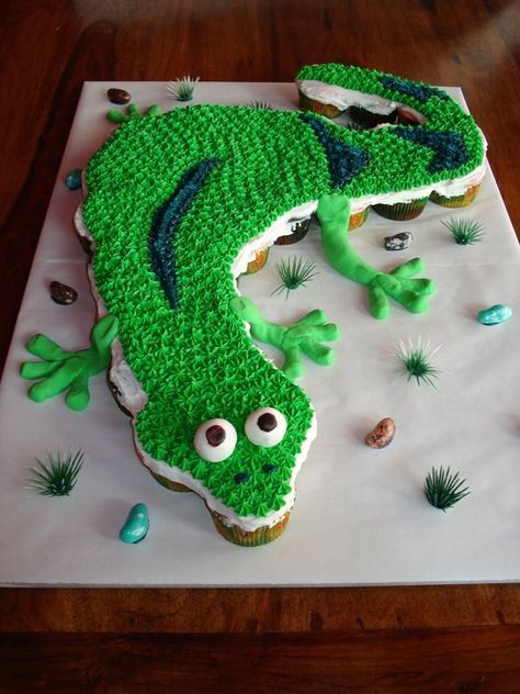 Lizard Cupcake Cake Cupcakes Pictures, Lizard Cake, Birthday Cupcakes Decoration, Reptile Party, Pull Apart Cupcake Cake, Chocolate And Strawberry, Pull Apart Cake, Boys Cake, Cake Pulls