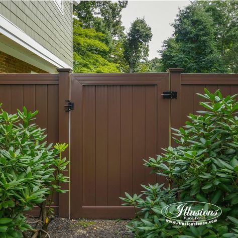 Beautiful Brown Illusions Vinyl Fence is the best brown PVC vinyl fence available. #brown #fence #fencideas Vinyl Fence Colors, Wood Grain Vinyl Fence, Brown Fence, Image Illusion, Vinyl Gates, Vinyl Fence Panels, Pvc Fence, Diy Fence, Fence Paint