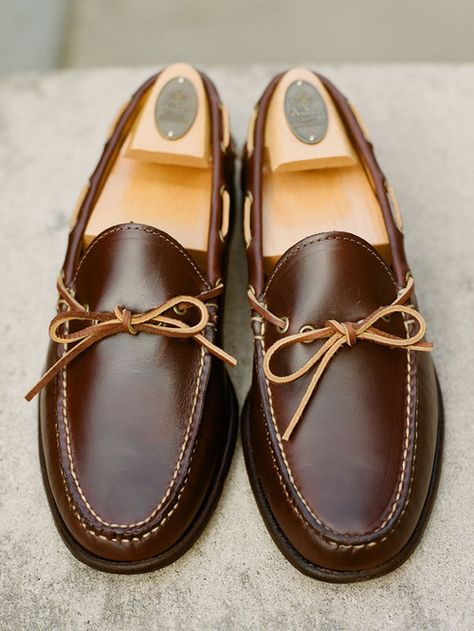 Da Brown one. Sailing Shoes, Native American Moccasins, Moccasins Style, Moccasins Mens, Shoe Design, Elegant Man, Men Loafers, Sneakers Men Fashion, Design Collection