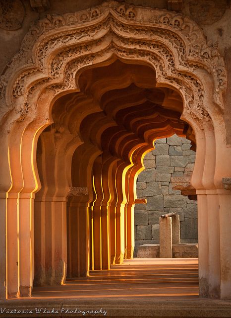 I really like this image because the use of natural lighting absorbs the yellow tones and develops the shapes and lines. This image really clarifies the beauty that man made structures are. Architecture Cool, Architecture Antique, India Architecture, Ancient Indian Architecture, Mughal Architecture, Asian Architecture, Temple Architecture, Indian Architecture, Ancient Architecture