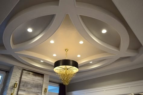 Round ceiling molding detail Rounded Ceiling Design, Round Pop Design For Bedroom, Round False Ceiling Design, Round False Ceiling Design For Bedroom, Round Fall Celling Design, Pop Design For Hall, Drawing Room Ceiling Design, Simple False Ceiling Design, Plaster Ceiling Design