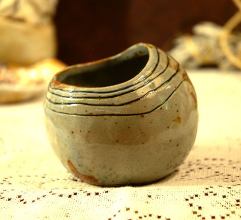 Pinch pot Clay Pinch Pots, Small Clay Pot, Ceramic Pinch Pots, Coil Pots, Pottery Pots, Pinch Pot, Sculptures Céramiques, Hand Building, Pottery Handbuilding