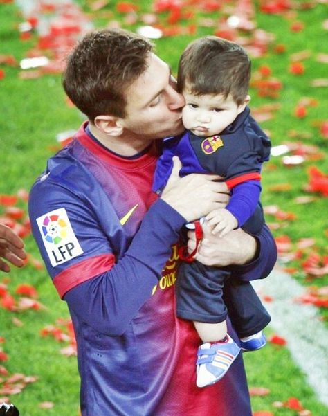 Thiago is so cute Messi And Thiago, Messi Son, Messi Quotes, Lionel Messi Family, God Of Football, Lio Messi, Lionel Messi Barcelona, Barcelona Futbol Club, Argentina National Team