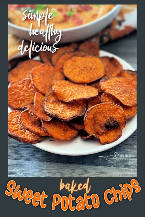 Baked Sweet Potato Chips - with a little bit of a spicy kick! Sides Veggies, Sweet Potato Chips Recipe, Budget Dinners, Sweet Potato Chips Baked, Homemade Chips, Food Dehydrator, Sweet Potato Chips, Chips Recipe, Baked Sweet Potato