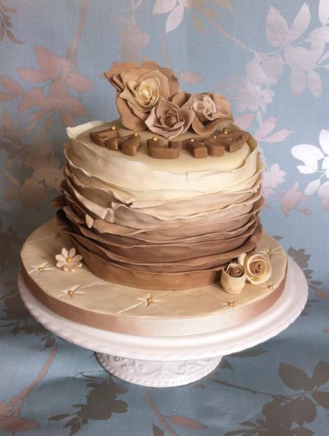 Beige Birthday Cake Ideas, Brown And Beige Birthday Cake, Coffee Cake Design Ideas, Mocha Cake Design, Brown Cake Aesthetic, Coffee Theme Cake, Brown Birthday Cake, Beige Cake, Girly Birthday Cakes