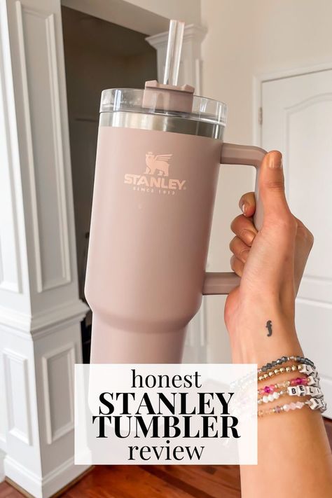 Stanley Water Cup, Stanley Quencher Tumbler, Best Tumbler Cups, Stanley Cup Review, Stanley Cup Drink Recipes, Simple Modern Cup, Stanley Cup Aesthetic, Tumbler Aesthetic, Simple Modern Tumbler