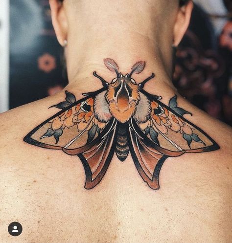 Moth Neck Tattoo, Moth Tattoo Design, Jagua Henna, Throat Tattoo, Bug Tattoo, Insect Tattoo, Moth Tattoo, Gorgeous Tattoos, Tatuaje A Color