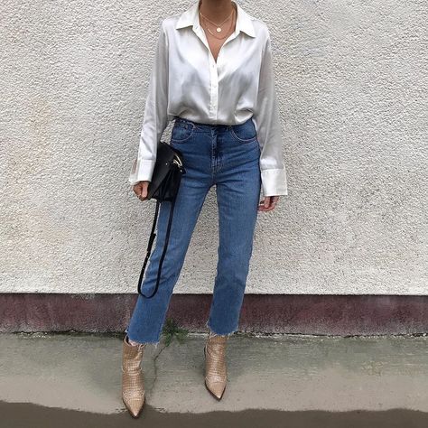 Silk Shirt And Jeans Outfit, Silk Shirt And Jeans, Shirt And Jeans Outfit, Trash Fashion, Full Outfits, Silk Shirts, Fancy Blouses, 2020 Fashion, Jeans Bag