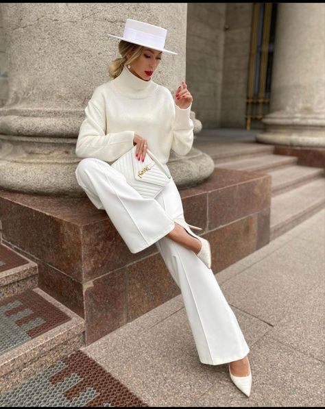 Casual Monochromatic Outfit, Semi Formal Mujer, Recycled Outfit, Recycled Outfits, Monochromatic Fashion, Monochromatic Outfit, Monochrome Outfit, All White Outfit, Monochrome Fashion