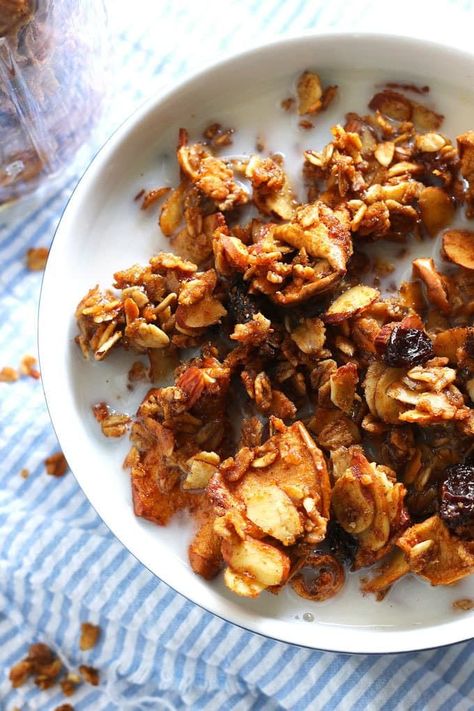 Apple cinnamon raisin granola is the perfect homemade snack or breakfast! It's super easy to make and delicious! | #easy #best #delicious #breakfast #brunch #granola #fall #autumn Cinnamon Raisin Granola, Raisin Granola, Feast Recipes, Oatmeal Toppings, Granola Bites, Homemade Strawberry Sauce, Breakfast Quiche Recipes, Easy To Make Breakfast, Baked Granola