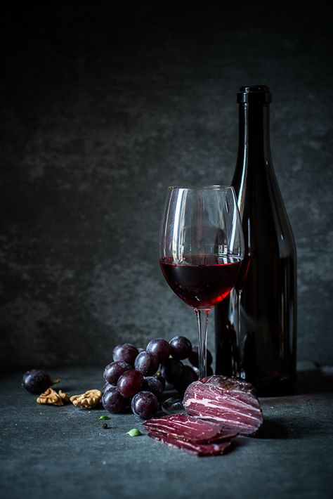 Lithuanian Food, Wine Bottle Photography, Food Still Life, Meat Products, Wine Flavors, Wine Photography, Italy Wine, Make Food, Wine Glass Art