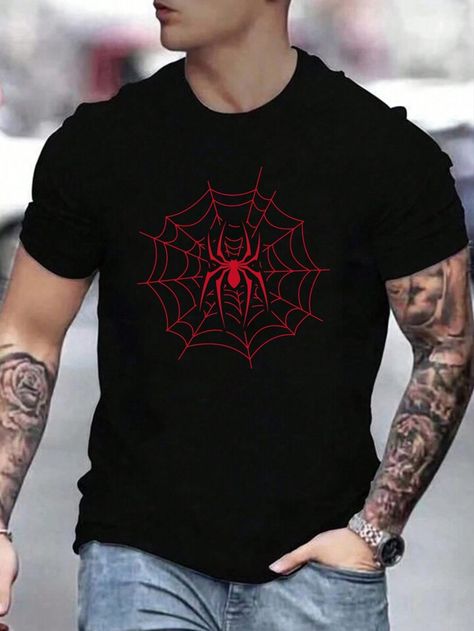 Manfinity EMRG Hombres Camiseta con estampado de telaraña | SHEIN USA Spider Graphic, Gothic Spider, Mens Casual T Shirts, Loose Fashion, Gift Boyfriend, Print Tee, Spider Web, Printed Tees, Casual T Shirts