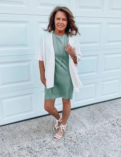 How To Make A T-Shirt Dress Look Fab - Beverly Ennis Hoyle Beverly Ennis Hoyle, B And B, Casual Weekend Outfit, Vegas Outfit, Popular Dresses, Tee Shirt Dress, Outfit Inspiration Fall, Hair Tutorials, Fashion Over 40